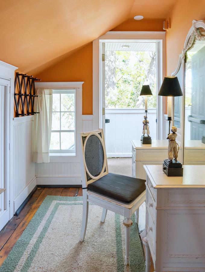 Porches On The Towpath Main House Bed & Breakfast 2*