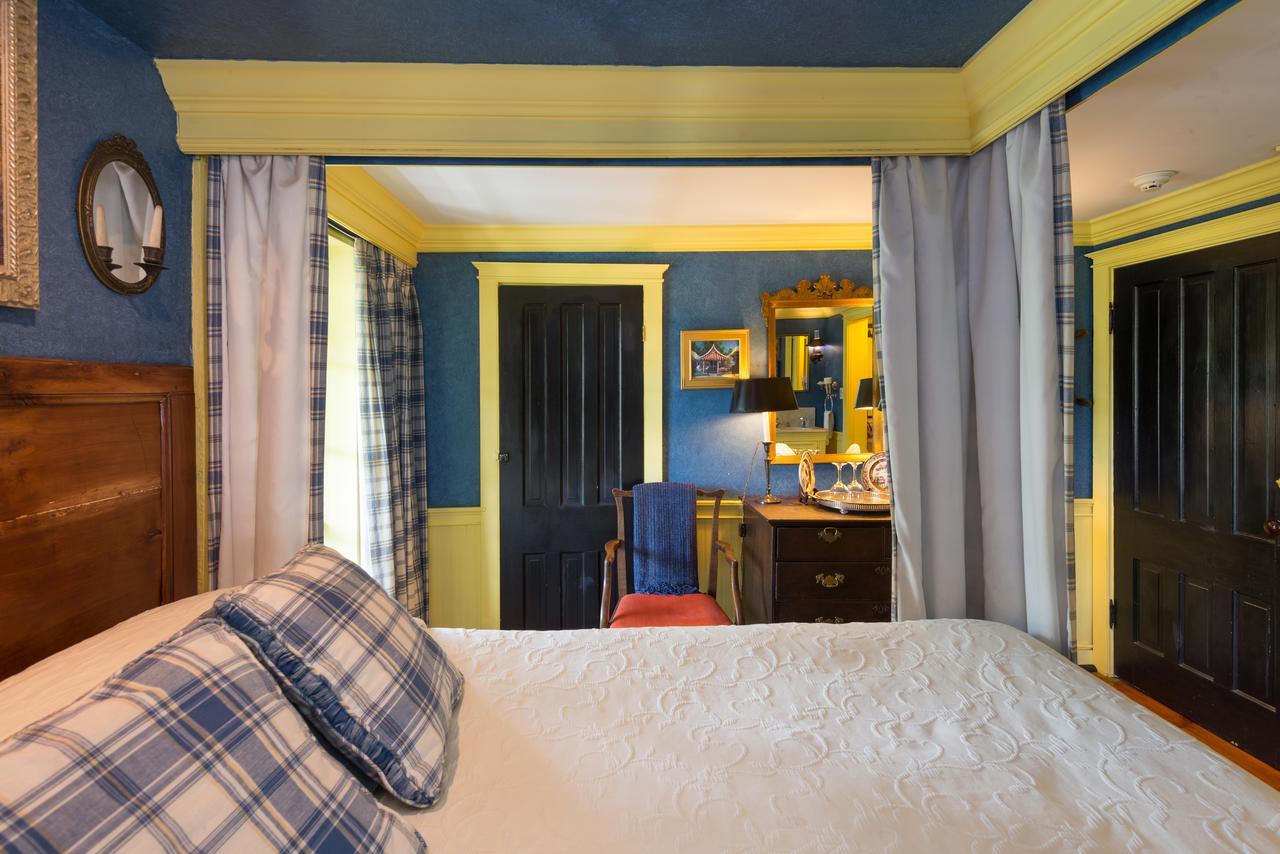 Bed & Breakfast Porches On The Towpath Main House 2*