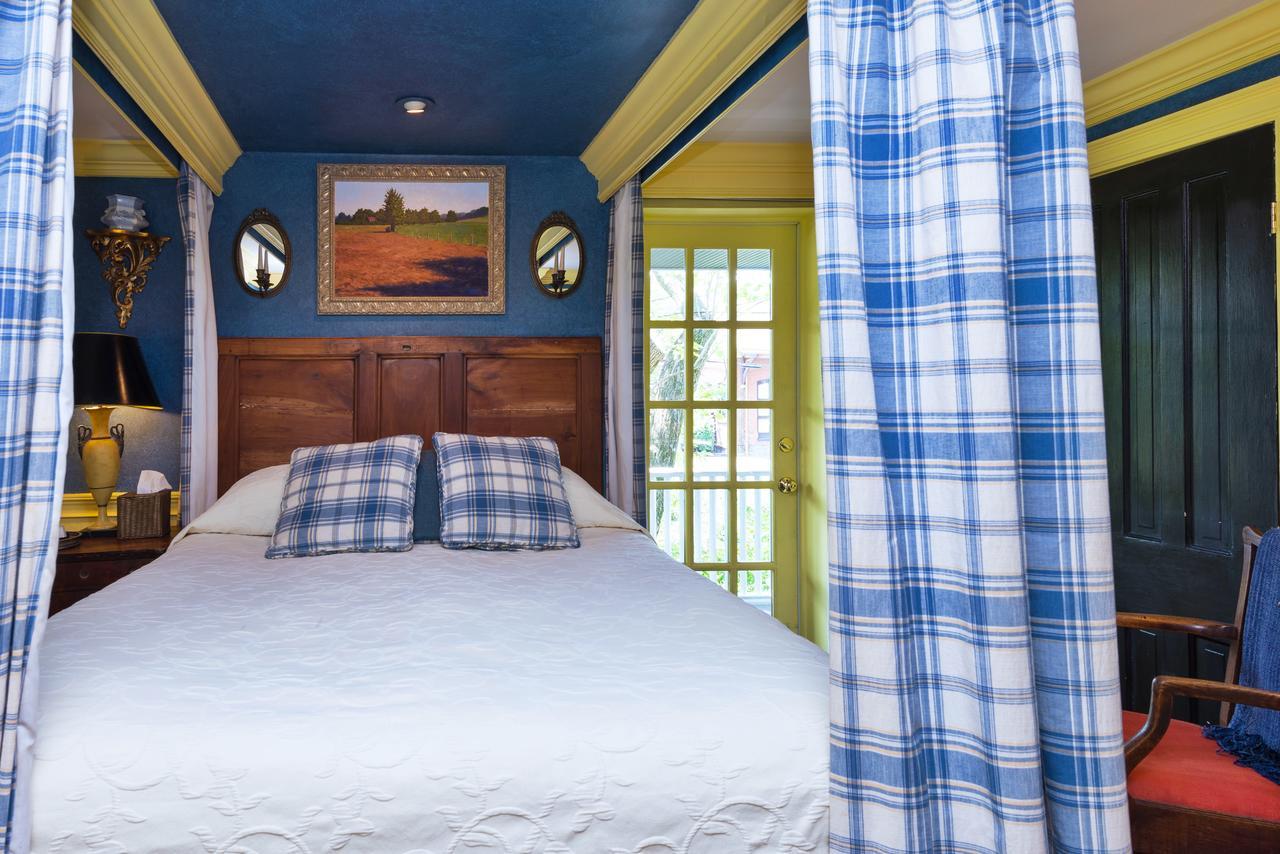 Bed & Breakfast Porches On The Towpath Main House 2*